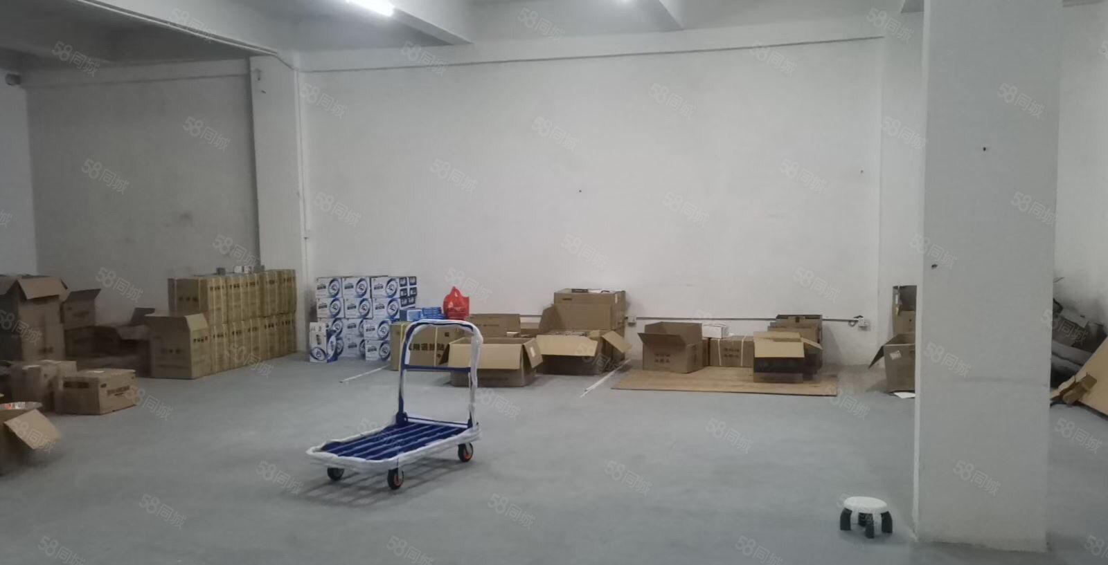 常平新出带电梯楼上260平厂房