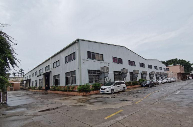 常平谢岗附近原房东独院钢构厂房，现成10吨航车，水电到车间。