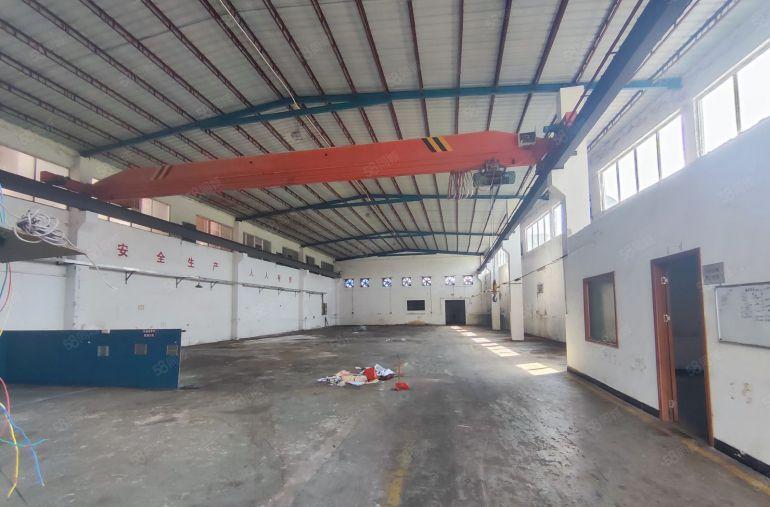 常平镇单一层砖墙到顶独院8米高带航车，带现成装修办公室低价租