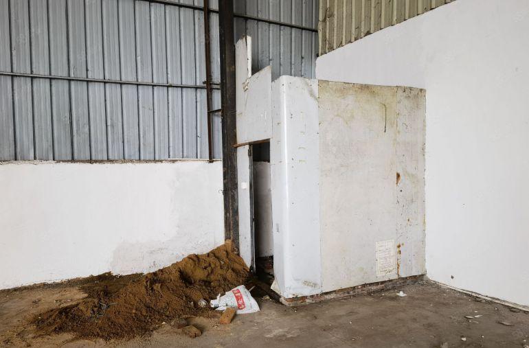 厂房出租独门独院单一层800平方，中间无住址，水电到车间