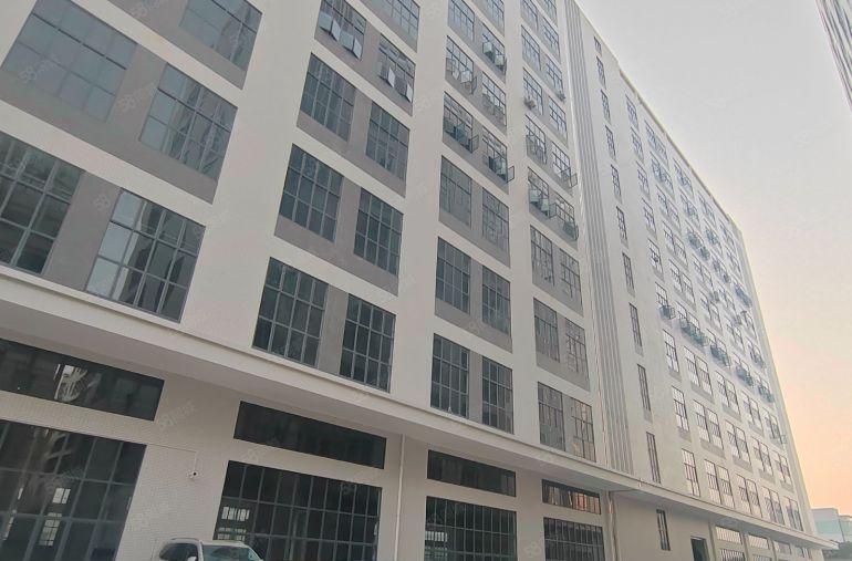 常平镇原房东标准楼上6400平方厂房出租，形象超好，价格便宜