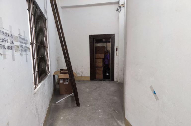 常平镇常马路元江元楼上900平标准厂房原房东价格便宜无公摊