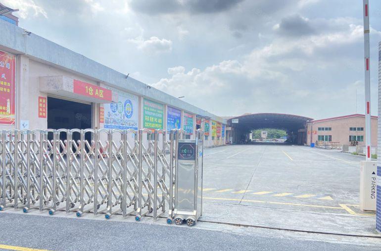 高速路口 原房东一万平 空地大 适合物流仓储注塑五金钣等