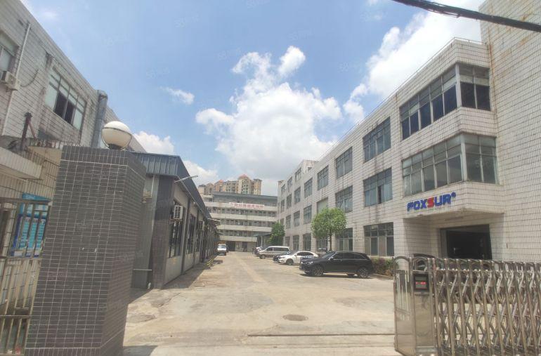 主干道边，交通便利，火车站旁，现成装修办公室