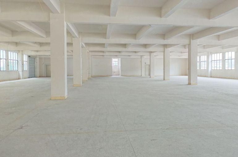 常平镇原房东标准二楼2100平方厂房出租，水电齐全，交通便利