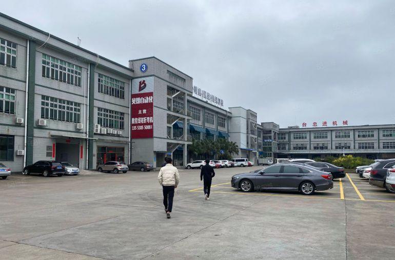 高新园区出租一楼2500平方，超大空地