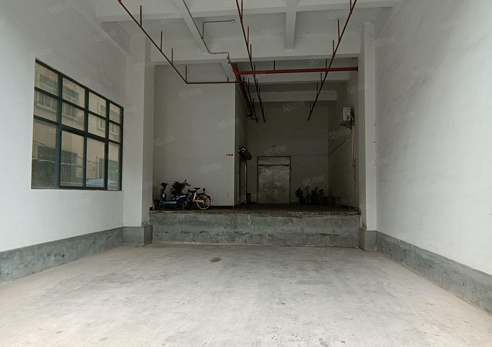 900平现成带装修6米高一楼厂房出租，有卸货平台，现成办公室