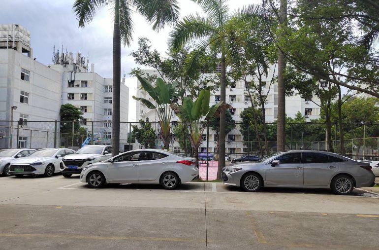 厚街体育馆附近工业园原房东3楼1000平方精装办公室厂房出租