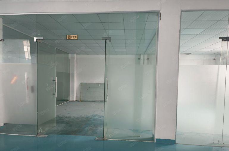 厚街新出两层2400平米，现成精装修！水电齐全！内含办公室！