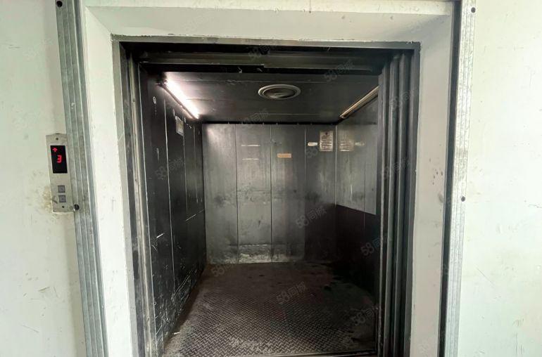 厚街楼上1700平方精装修厂房出租，环境好，价格便宜