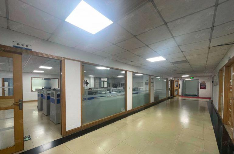 厚街赤岭新出现成装修厂房出租2800平米带地坪漆超大空地