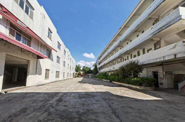 （村委厂房实际面积）独院标准厂房6400平方，配套宿舍办公楼