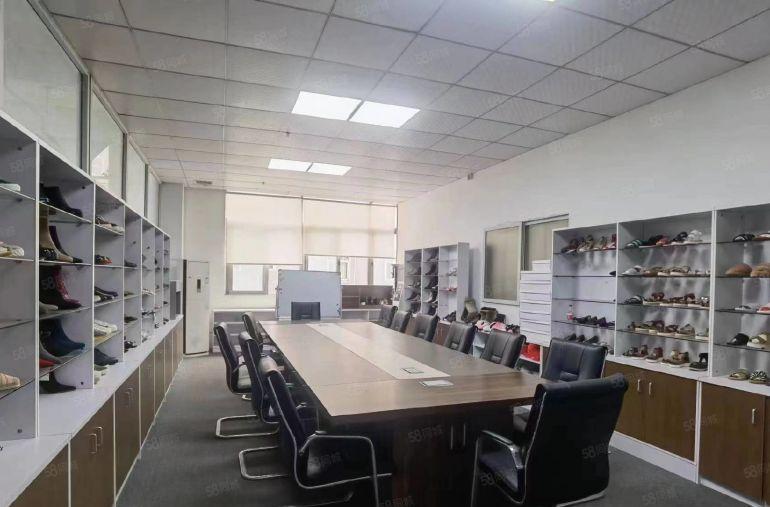 厚街赤岭空出三楼2400平现成精装修水电齐全厂房出租仓库出租