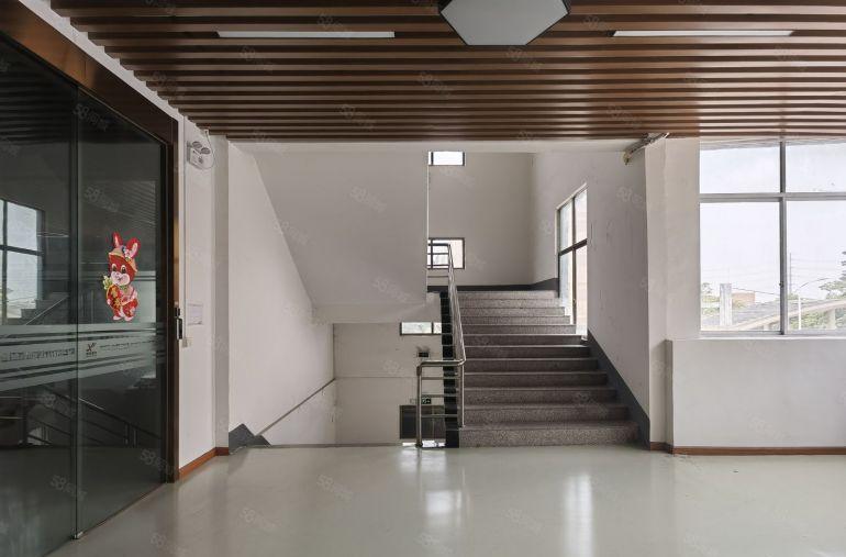 厚街三屯独院厂房一二楼整层分租自带精装办公水电每层2600平