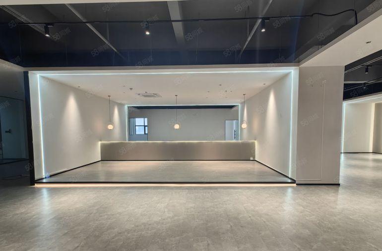 厚新出楼上厂豪华装修900平方 ，带中央空调，办公工厂均可