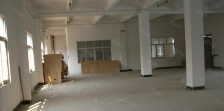 主干道边，三面采光，电梯房