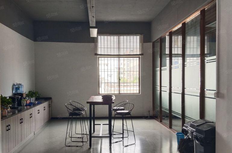 东莞厚街镇独门独院厂房招租，整个独院翻新，园区空地大，可以分