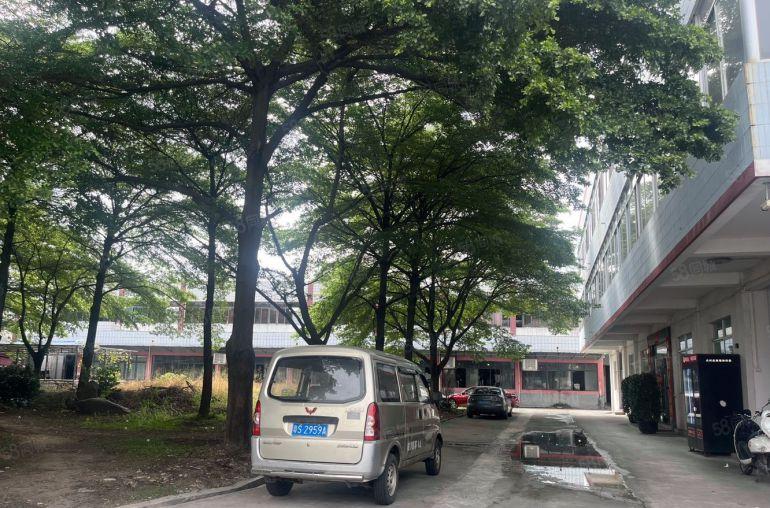 精装修厂房出租1300平方，价格便宜