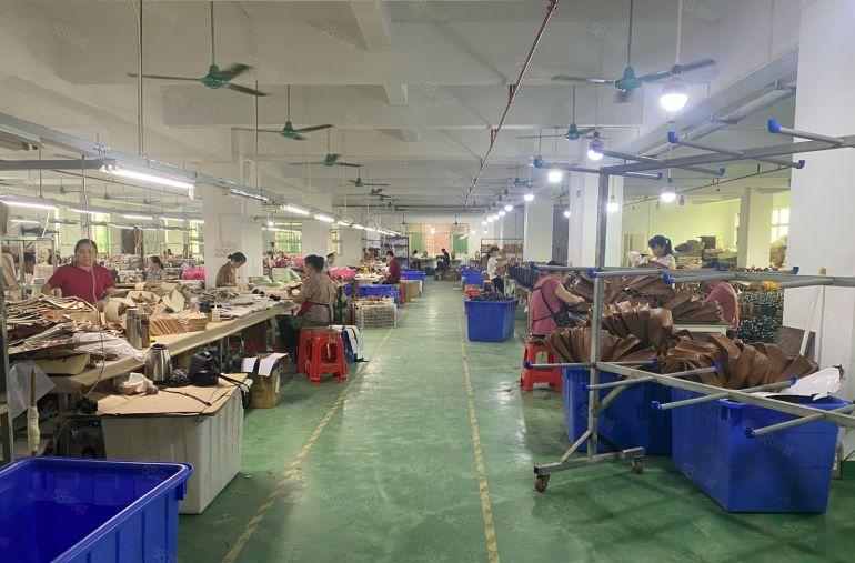 厚街镇1400平原房东易招工交通方便实际面积出租2吨货梯