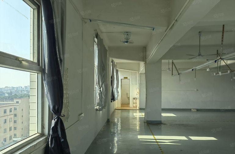 厚街 宝塘 精装办公现成水电 整层600平有电梯厂房低价出租