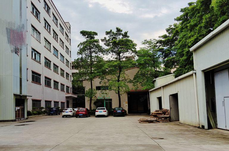 东莞厚街镇独门独院原房东厂房出租，行业不限制，有现成家具环评
