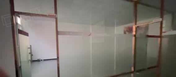 急租！全新厂房带航车一楼1300平方现成办公室水电地坪漆