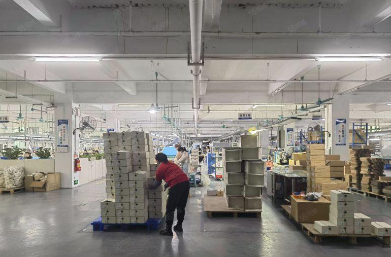 厚街宝屯现成鞋厂整层4000平方可分租精装办公室水电线路齐全