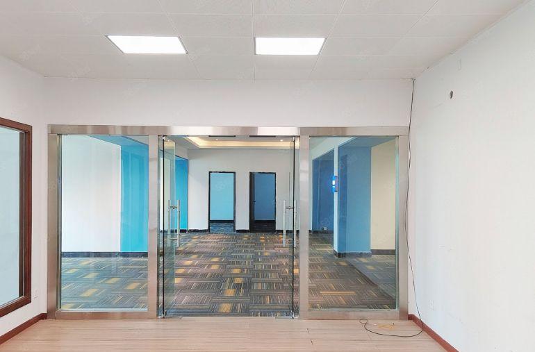 东莞厚街镇厂房出租，有现成装修，也可以做电商仓库出租