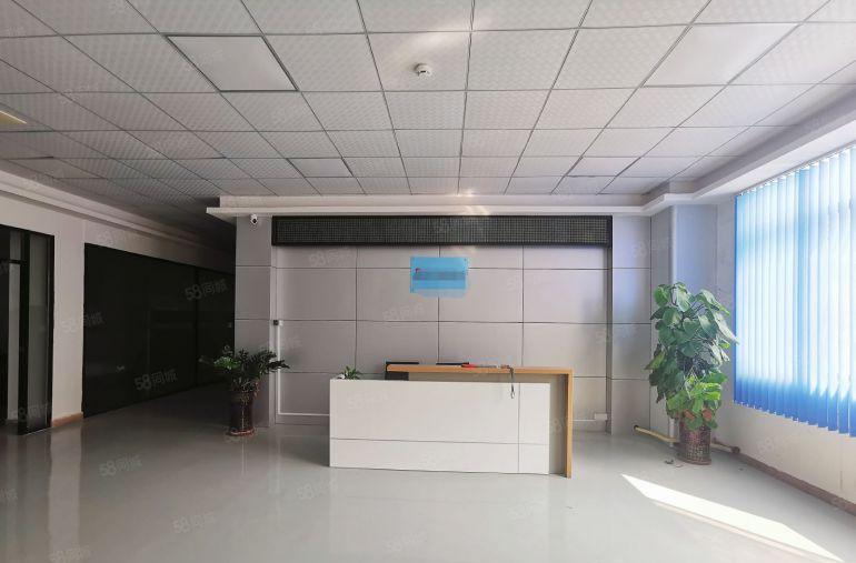 东莞厚街镇园区楼上整层出租，园区形象好，配套成熟，水电齐全。