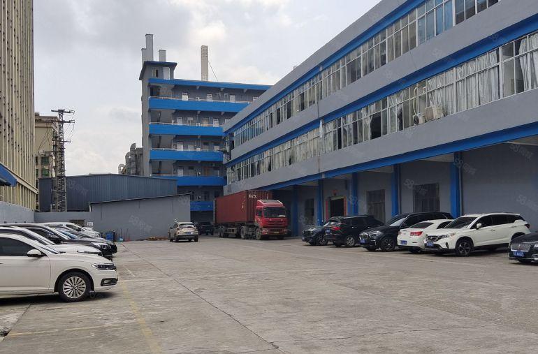 东莞厚街镇独门独院厂房招租，整个独院翻新，园区空地大，可以分