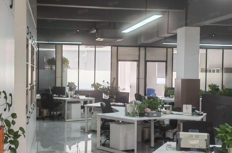 厚街靠南城标准小独院，现成装修有电梯