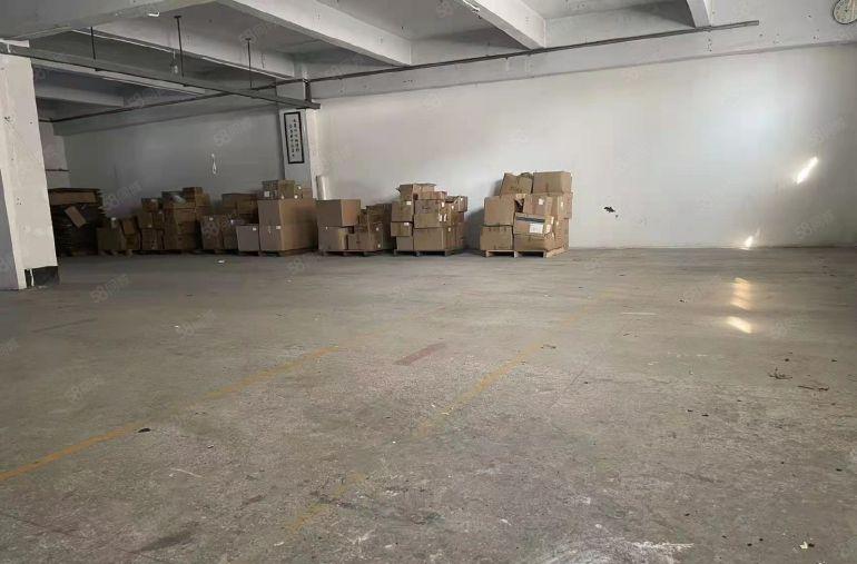 厚街主干道一楼新出1000方厂房出租 ！现成办公室装修