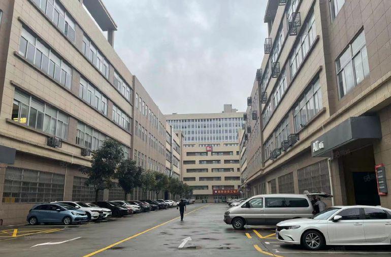 厚街三屯花园式原房东厂房出租3200平米带地坪漆