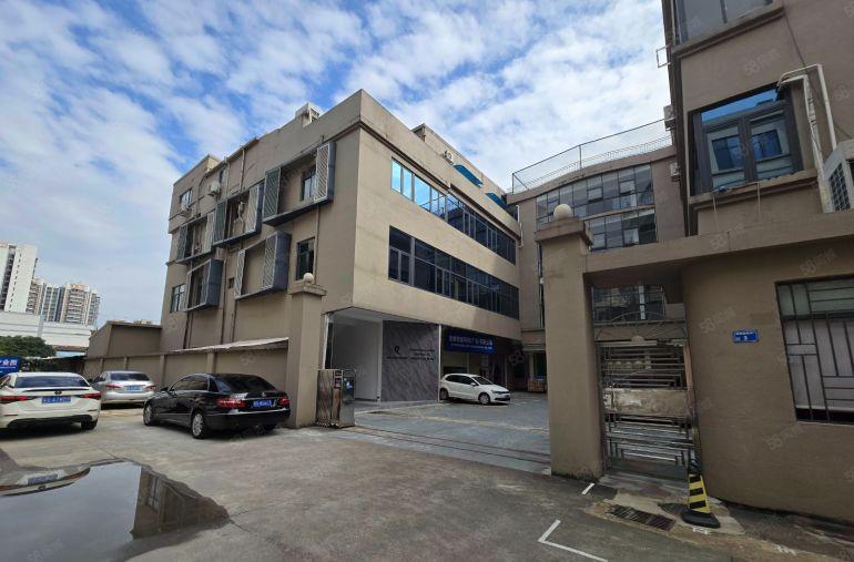 厚街靠南城标准小独院，现成装修有电梯