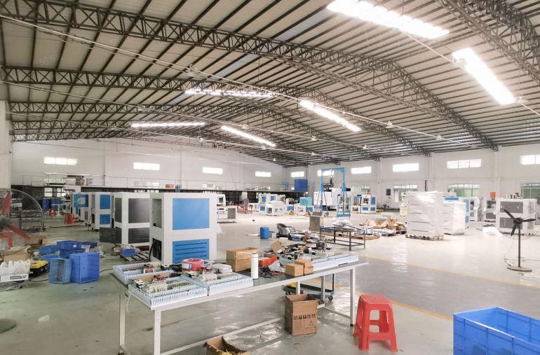 厚街溪头独院3000平方单一层砖墙到顶高度7米厂房出租