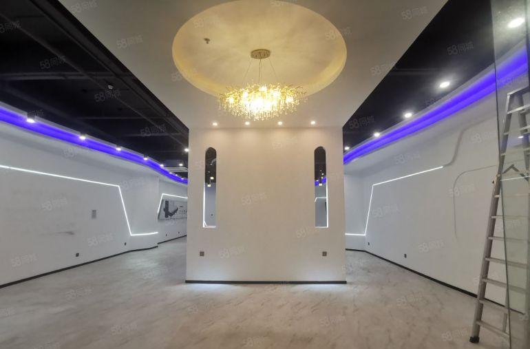 东莞厚街镇楼上现成装修厂房，免费送1500平露台，园区形象好