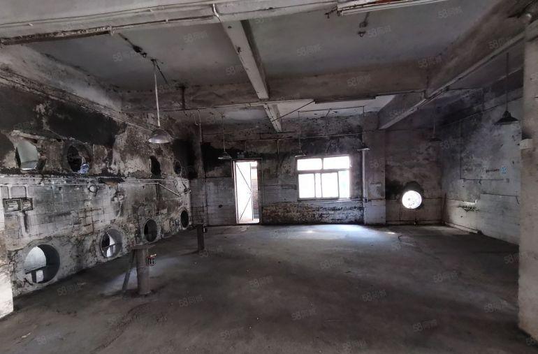 尾盘处理低价一楼750平方厂房出租仓库门口空地大交通便好招工