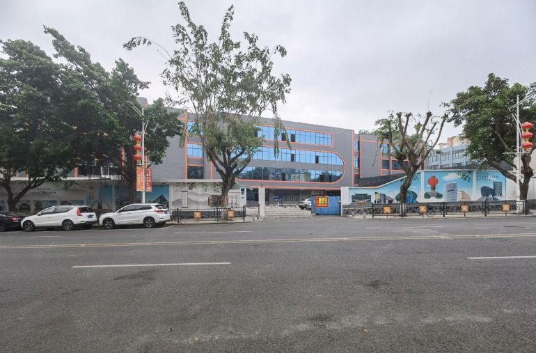 厚街体育公园附近园区厂房一楼现成地坪漆水电办公室低价出租