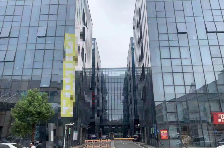 厂房二楼650平 现成隔好办公室 带装修水电