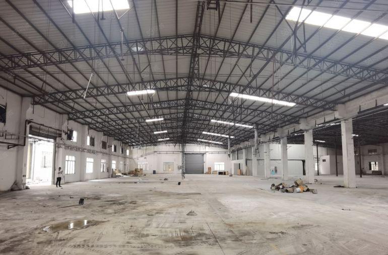 独门独院钢结构厂房5700平低价出租滴水9米形象好交通方便