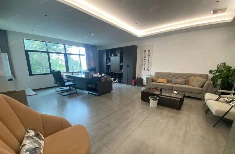 东莞厚街镇豪华展厅，办公室出租，带家私家电，水电齐全有货梯，