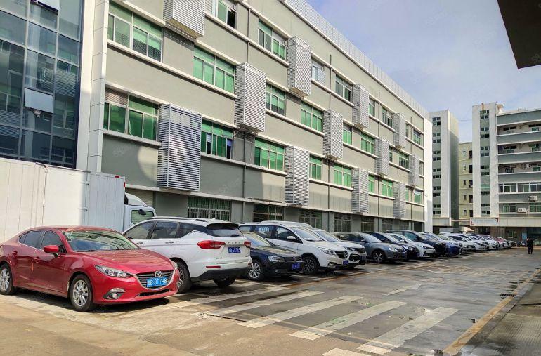 厚街大工业区原房东红本厂房楼上600平出租水电齐全带装修可分