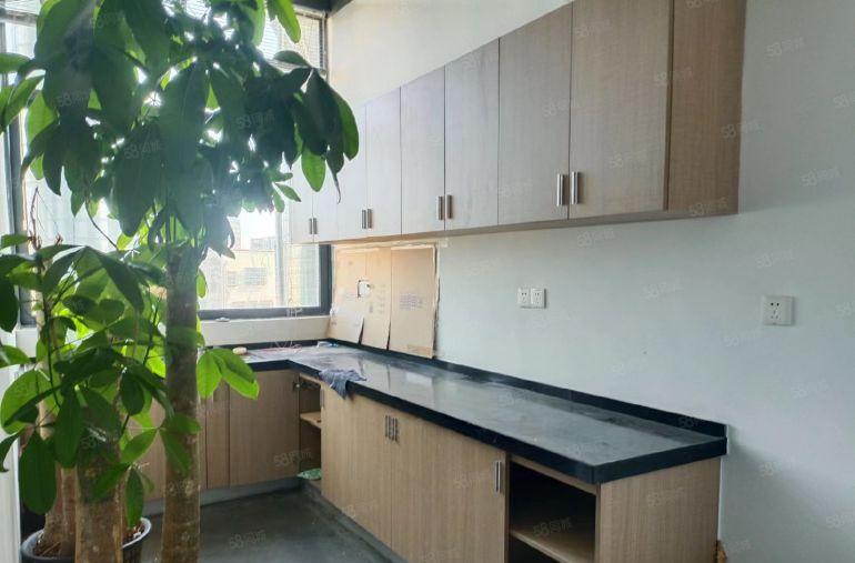 厚街楼上整层2350平方可分租厂房出租豪华现成装修无转让费