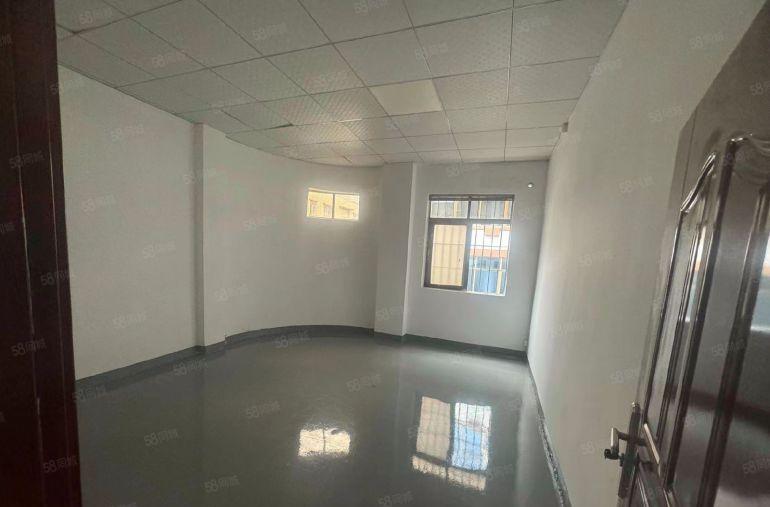 塘厦镇四村工业区厂房低价出租价格11元3楼500平米出租