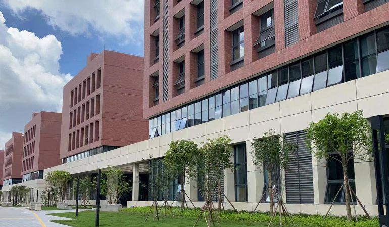 塘厦高端园区独栋8000平单层1500平红本厂房出租