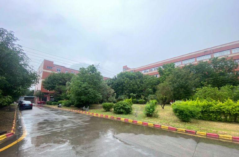 13元无公摊~镇中心3楼1498平！带精装办公室