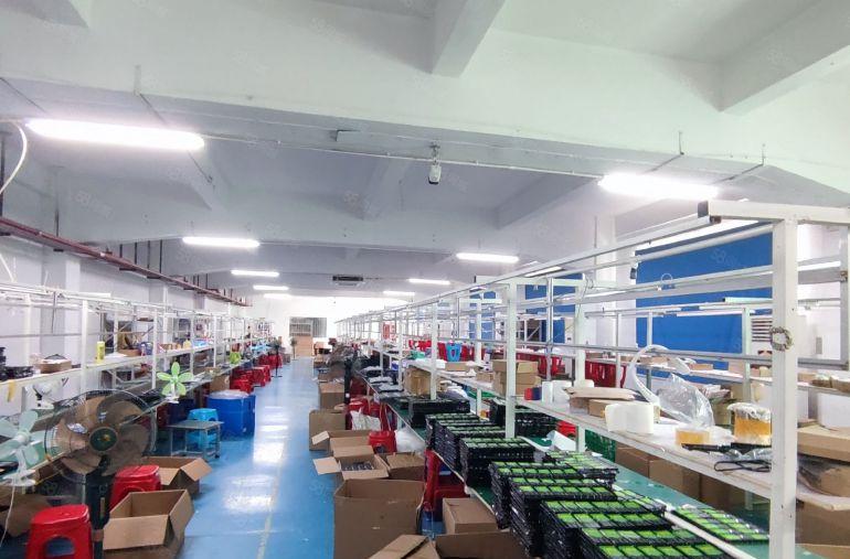 塘厦清湖头二楼厂房980平带装修低价出租，可做电池，13元每