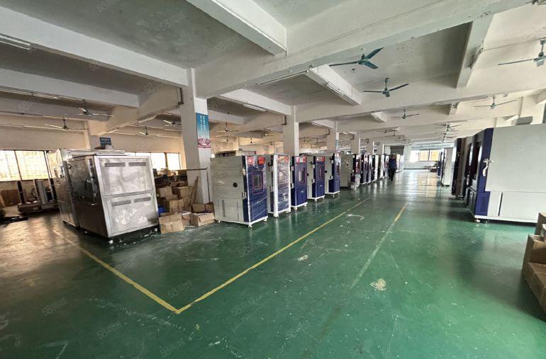 塘厦莲湖原房东直租标准3楼900平，现成地坪漆装修，水电齐全