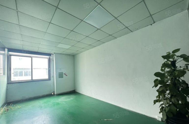 塘厦高速路口楼上标准厂房精装修700平，有吊顶地坪漆独立隔间