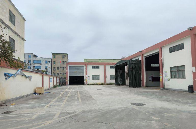 塘厦高速口独院钢构5000平厂房仓库出租，滴水8米水电齐全。